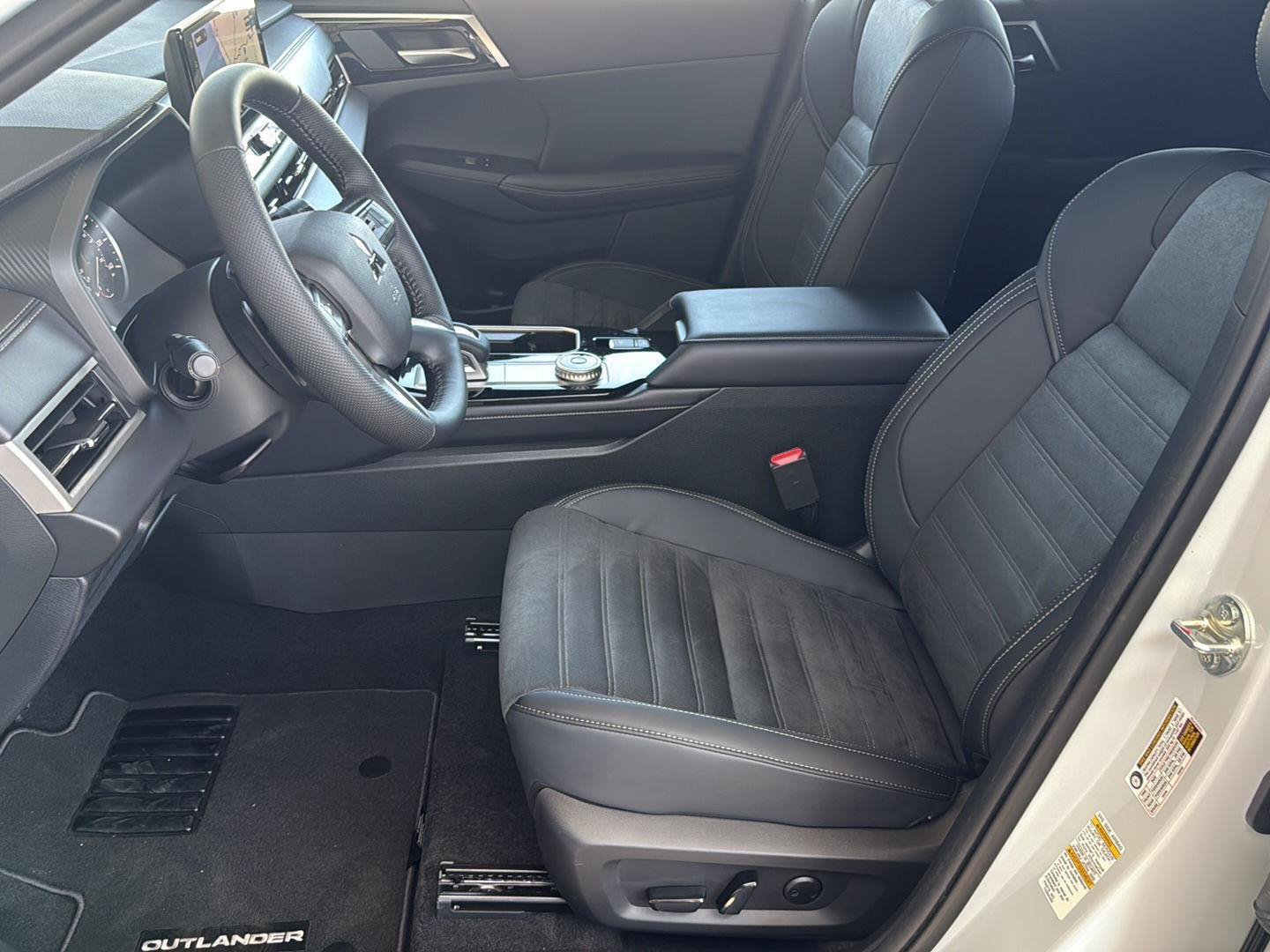 New 2026 Mitsubishi Outlander LE FWD image 23