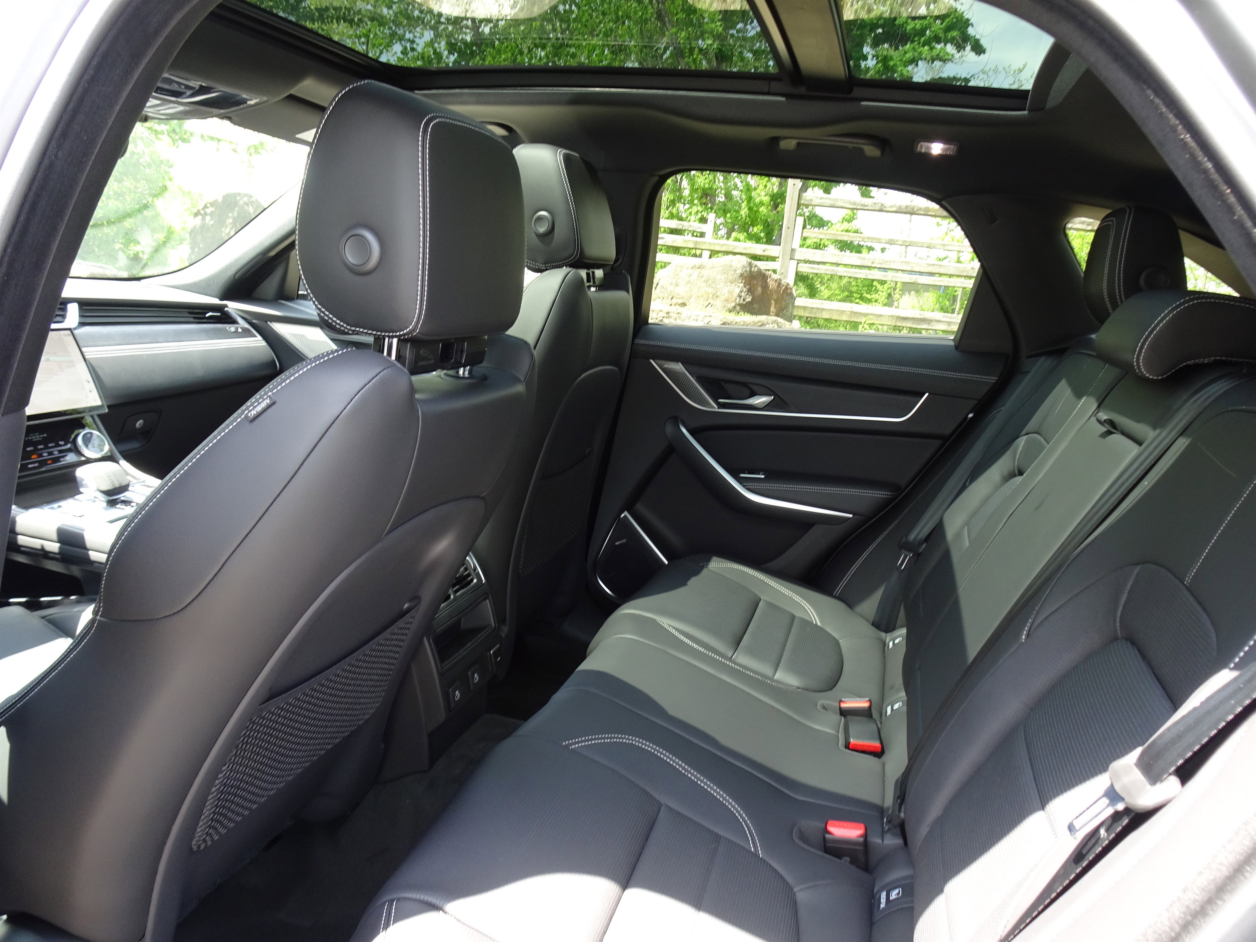 New 2026 Jaguar F-PACE R-Dynamic S image 22