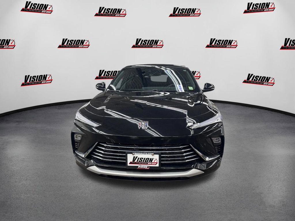 Used 2024 Buick Envista Preferred w/ Convenience I Package image 2