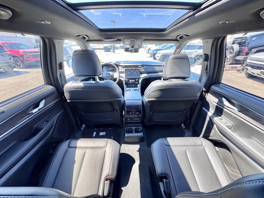 Used 2025 Jeep Grand Cherokee L Limited w/ Luxury Tech Group II AWD/4WD image 24