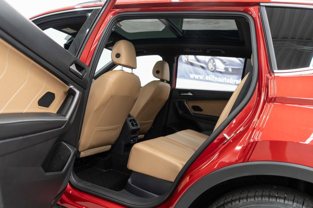 Used 2024 Volkswagen Tiguan SE w/ Panoramic Sunroof Package AWD/4WD image 28