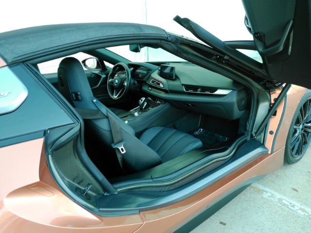Used 2019 BMW i8 Roadster image 22