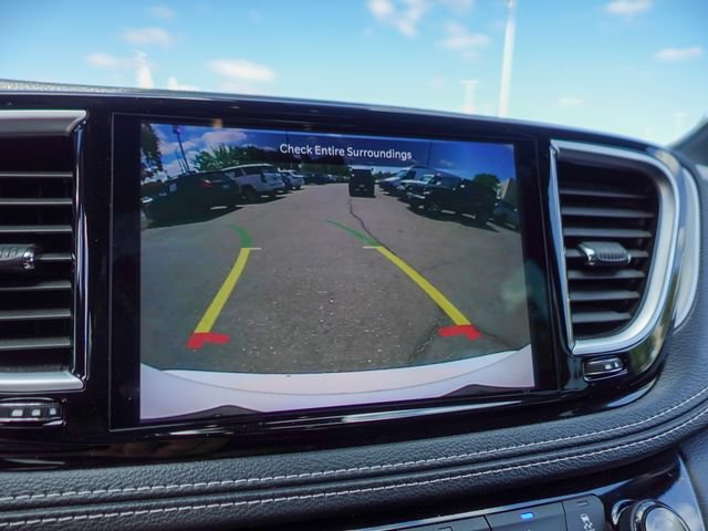 Used 2025 Chrysler Pacifica Limited FWD image 21