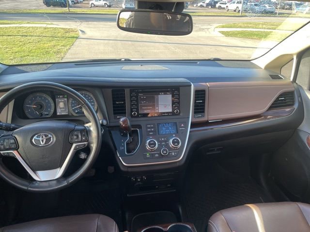 Used 2020 Toyota Sienna XLE image 4