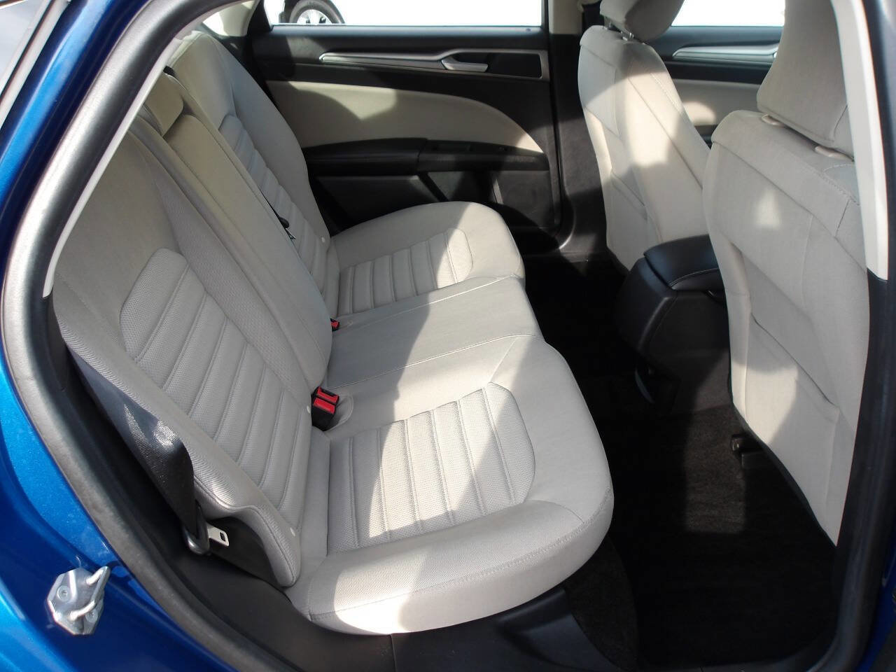 Used 2018 Ford Fusion S image 25