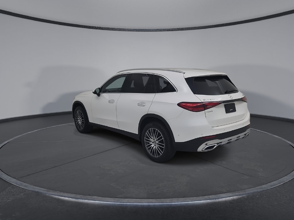 Used 2025 Mercedes-Benz GLC 300 4MATIC image 13