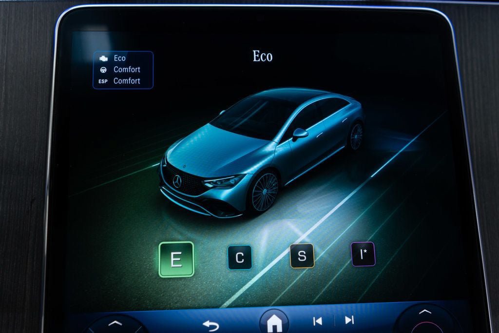 Used 2023 Mercedes-Benz EQE 500 4MATIC Sedan image 24