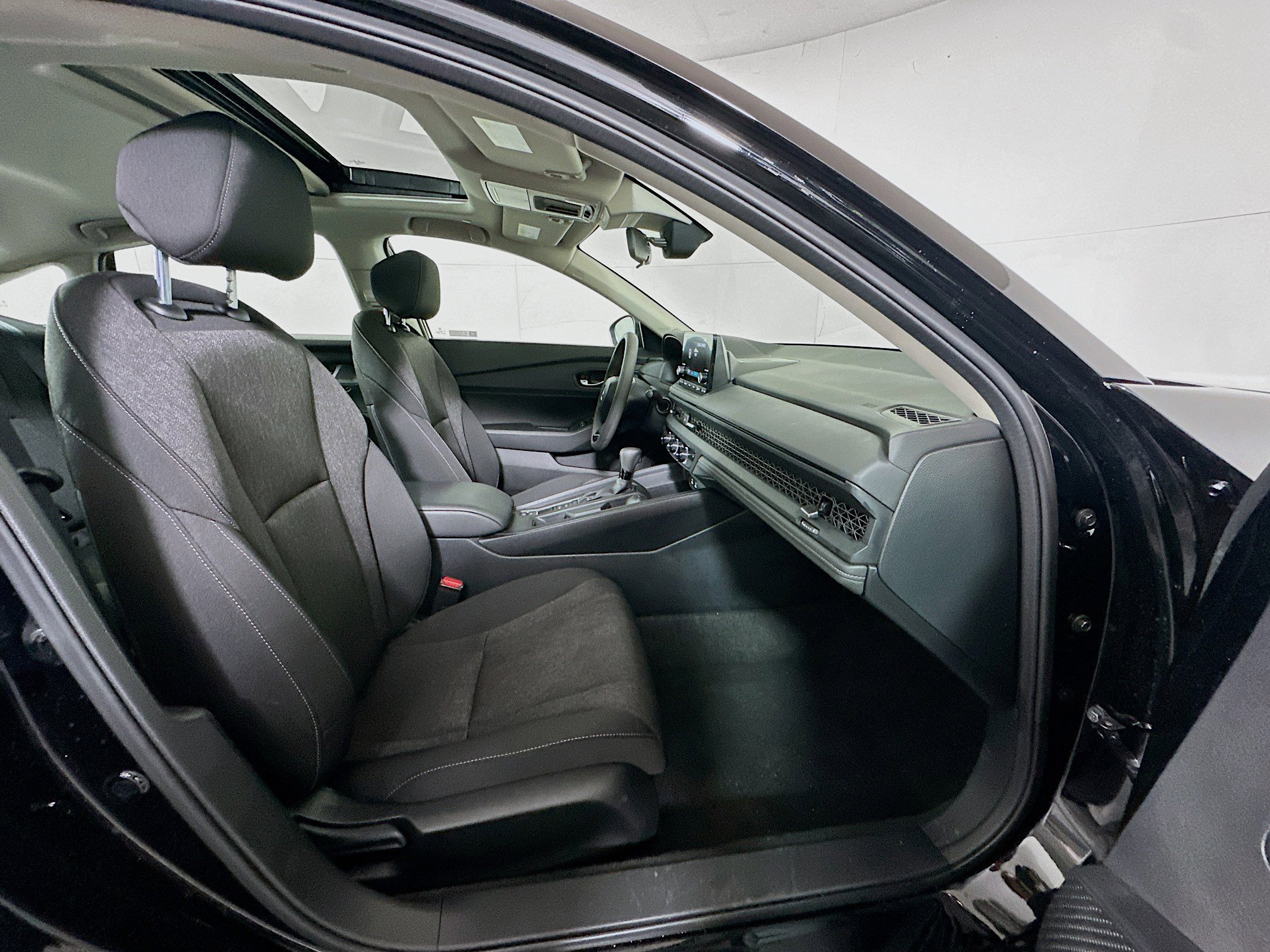 Used 2025 Honda Accord SE image 30