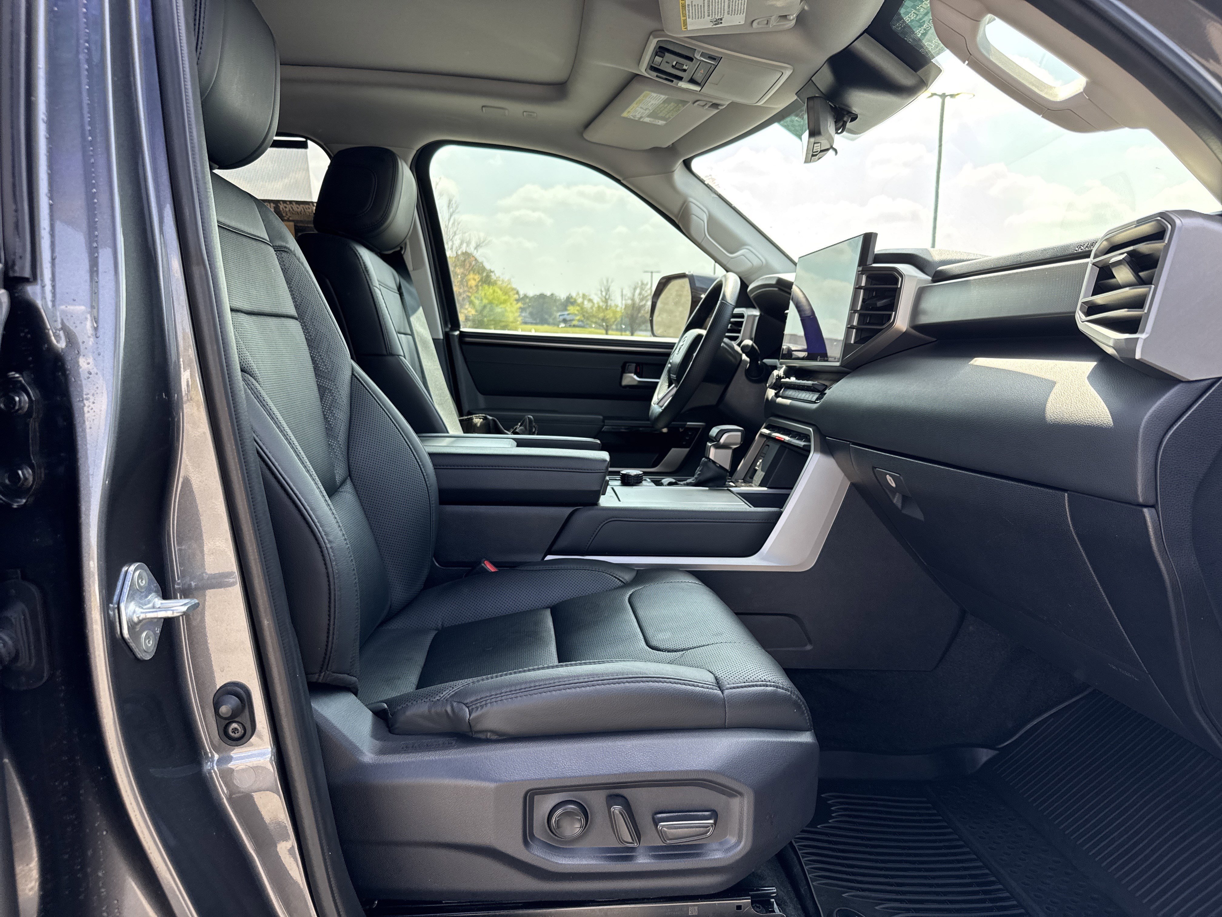 Used 2024 Toyota Sequoia Limited w/ Tow Technology Package image 33