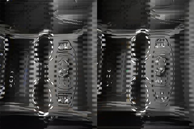 Used 2022 GMC Terrain SLT image 30