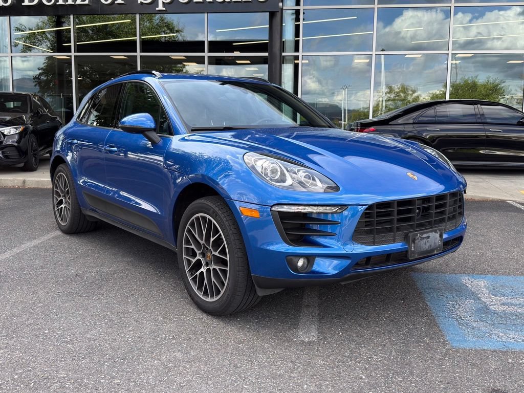 Used 2018 Porsche Macan AWD/4WD image 1