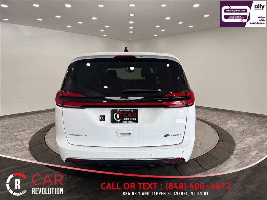 Used 2024 Chrysler Pacifica Limited FWD image 6