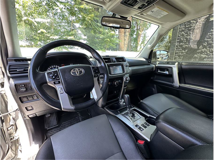 Used 2017 Toyota 4Runner SR5 Premium AWD/4WD image 2