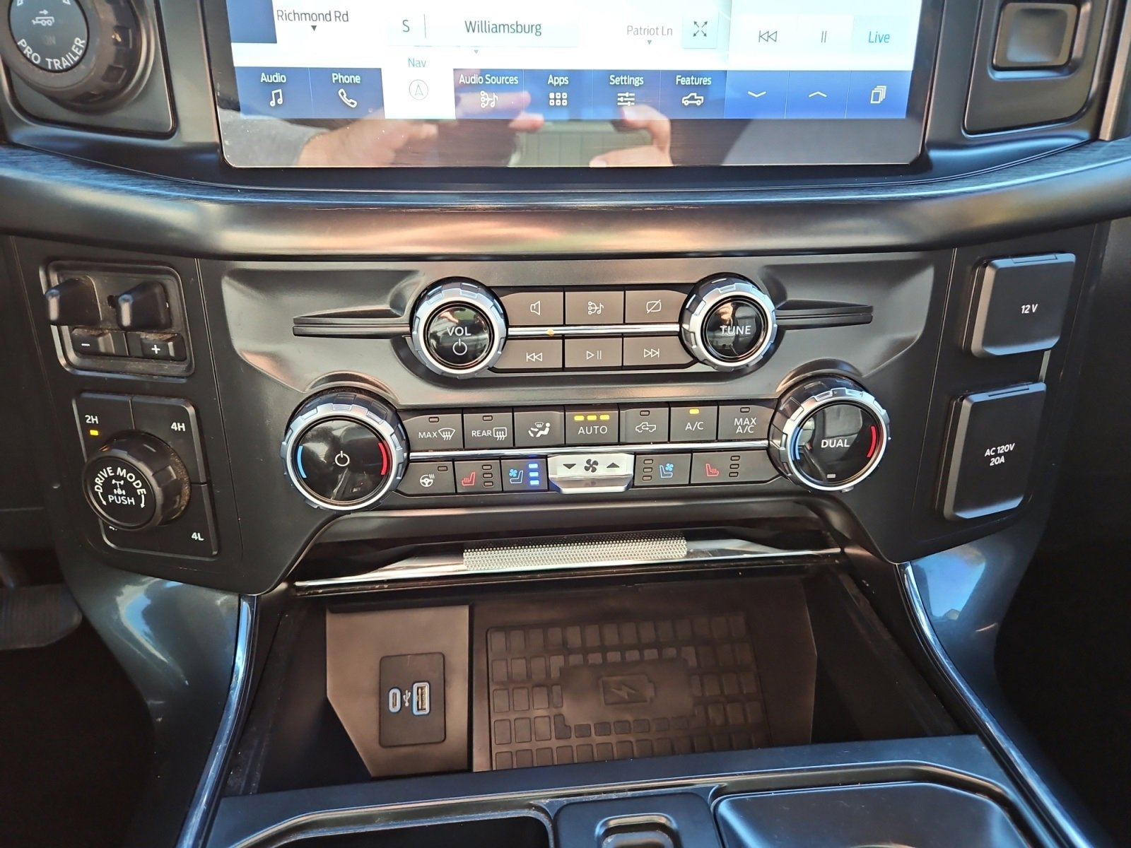 Used 2022 Ford F150 Lariat w/ Equipment Group 502A High image 27