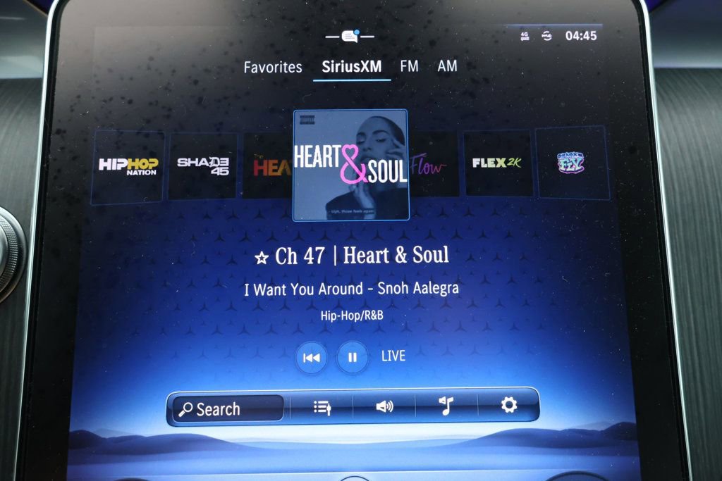 Used 2024 Mercedes-Benz GLC 300 4MATIC w/ AMG Line image 16