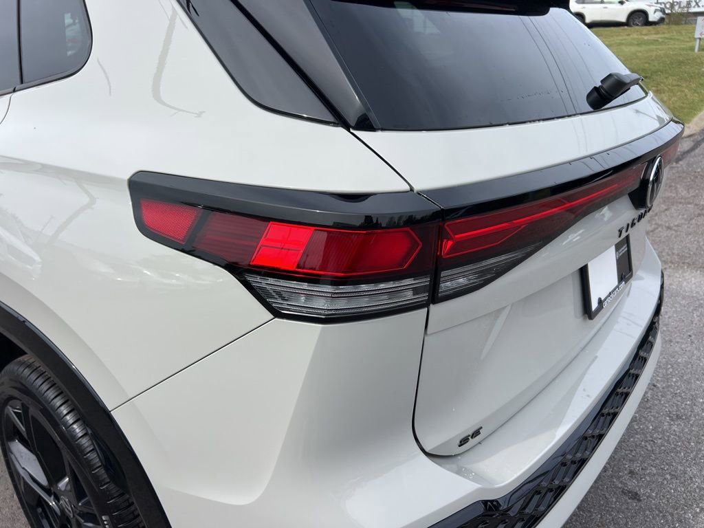 New 2026 Volkswagen Tiguan SE R-Line image 12