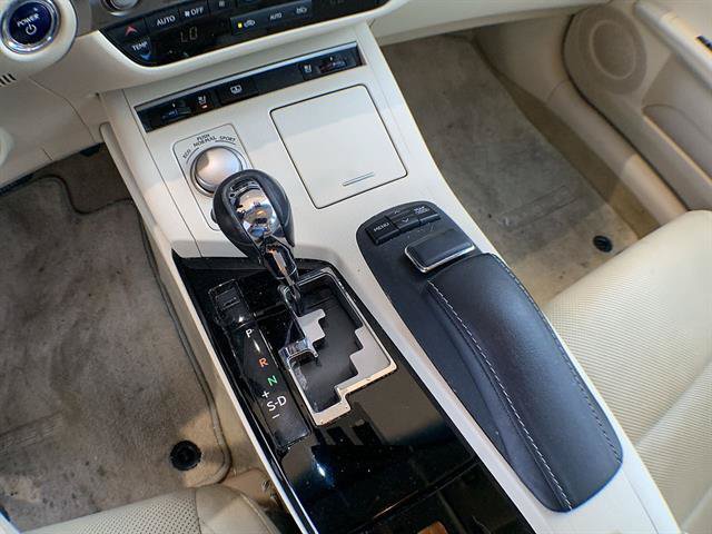 Used 2014 Lexus ES 300h w/ Premium Package w/Bamboo Trim FWD image 20
