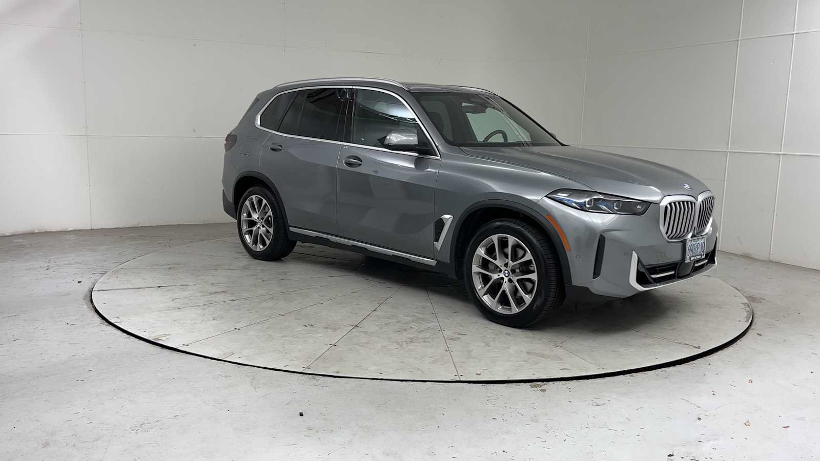 Used 2024 BMW X5 xDrive40i w/ Premium Package AWD/4WD image 6