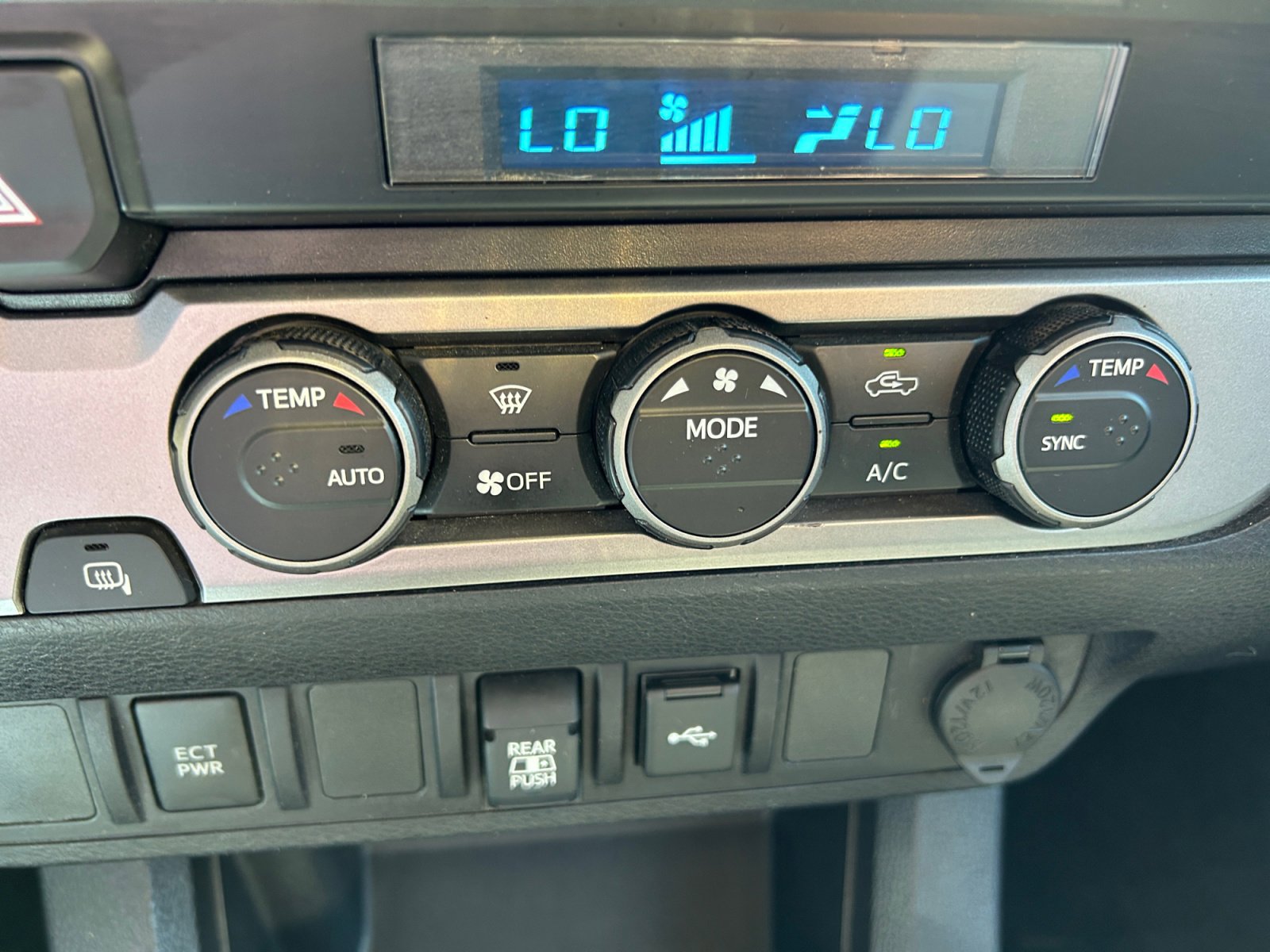 Used 2022 Toyota Tacoma SR5 RWD image 16