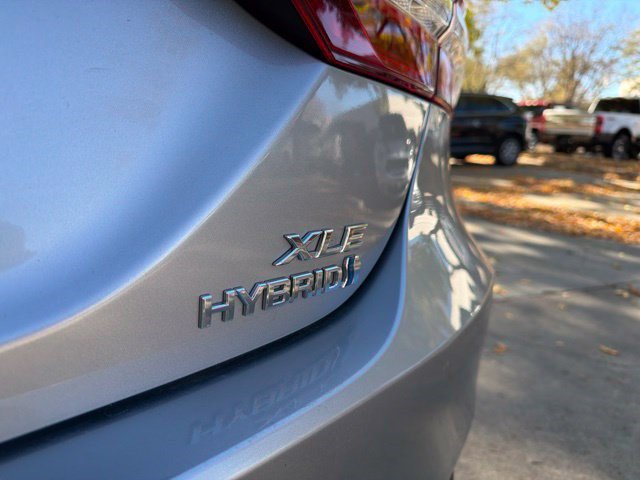Used 2020 Toyota Camry XLE w/ Sunroof Package FWD image 14