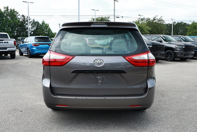 Used 2015 Toyota Sienna L FWD image 7