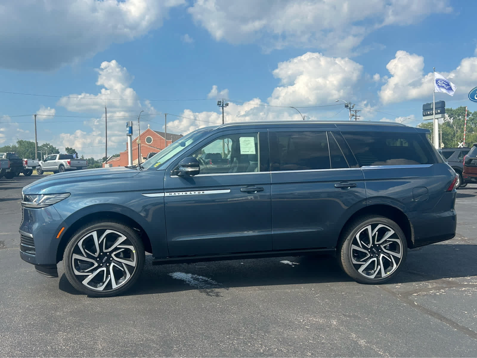 New 2027 Lincoln Navigator Reserve AWD/4WD image 1