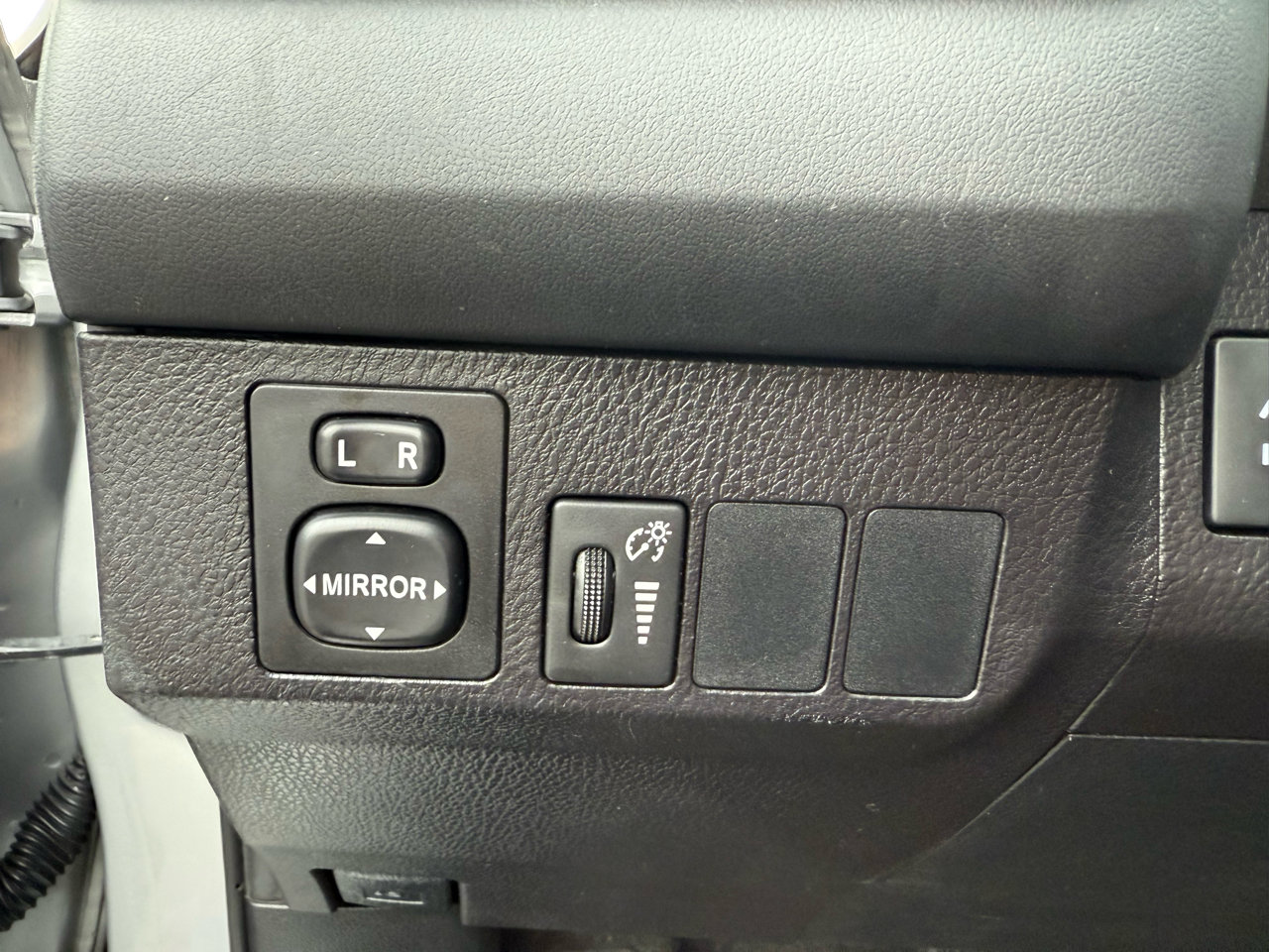 Used 2016 Toyota RAV4 LE image 22