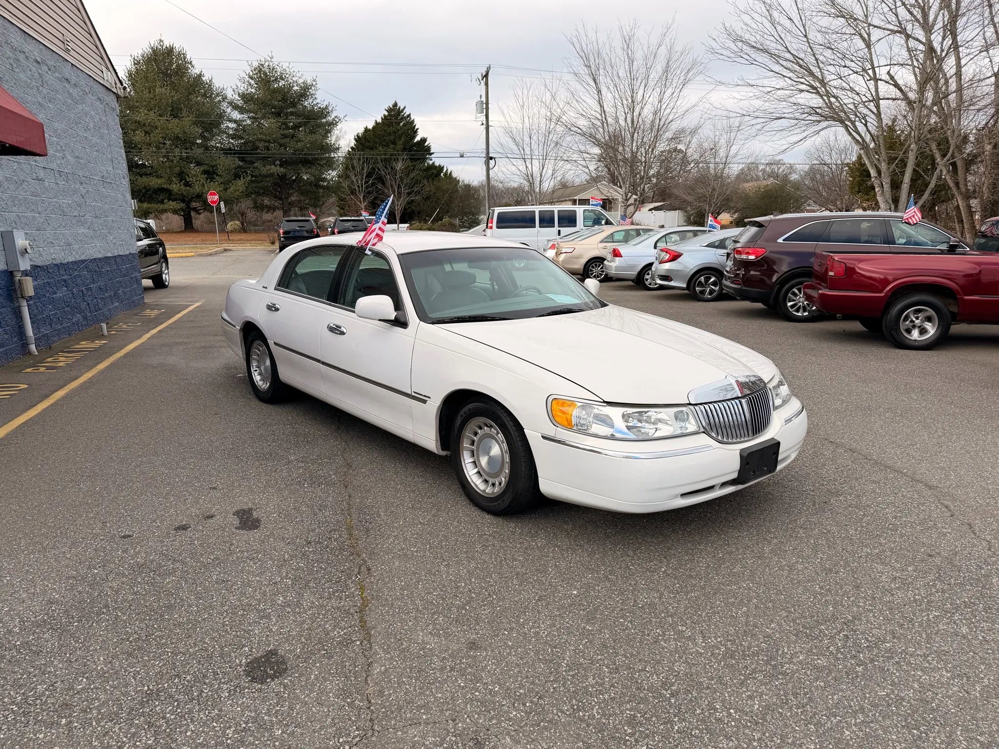 Used 2001 Lincoln Town Car Executive image 7