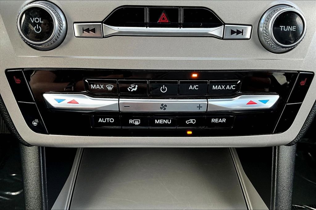 Used 2023 Ford Explorer XLT w/ Equipment Group 202A image 24