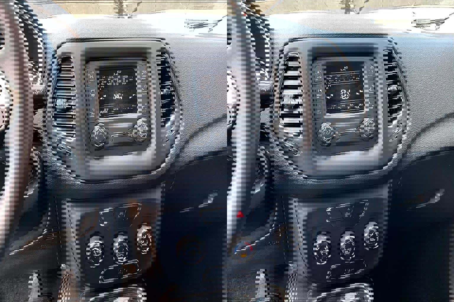 Used 2018 Jeep Compass Latitude FWD image 32