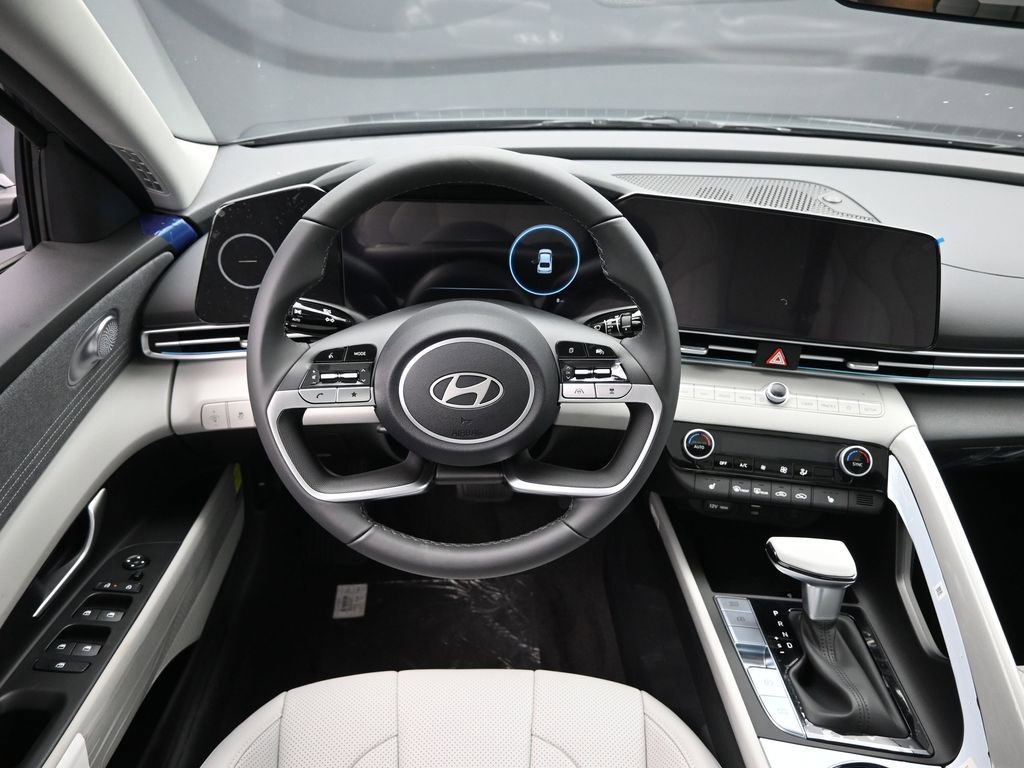 Certified 2025 Hyundai Elantra Limited image 24