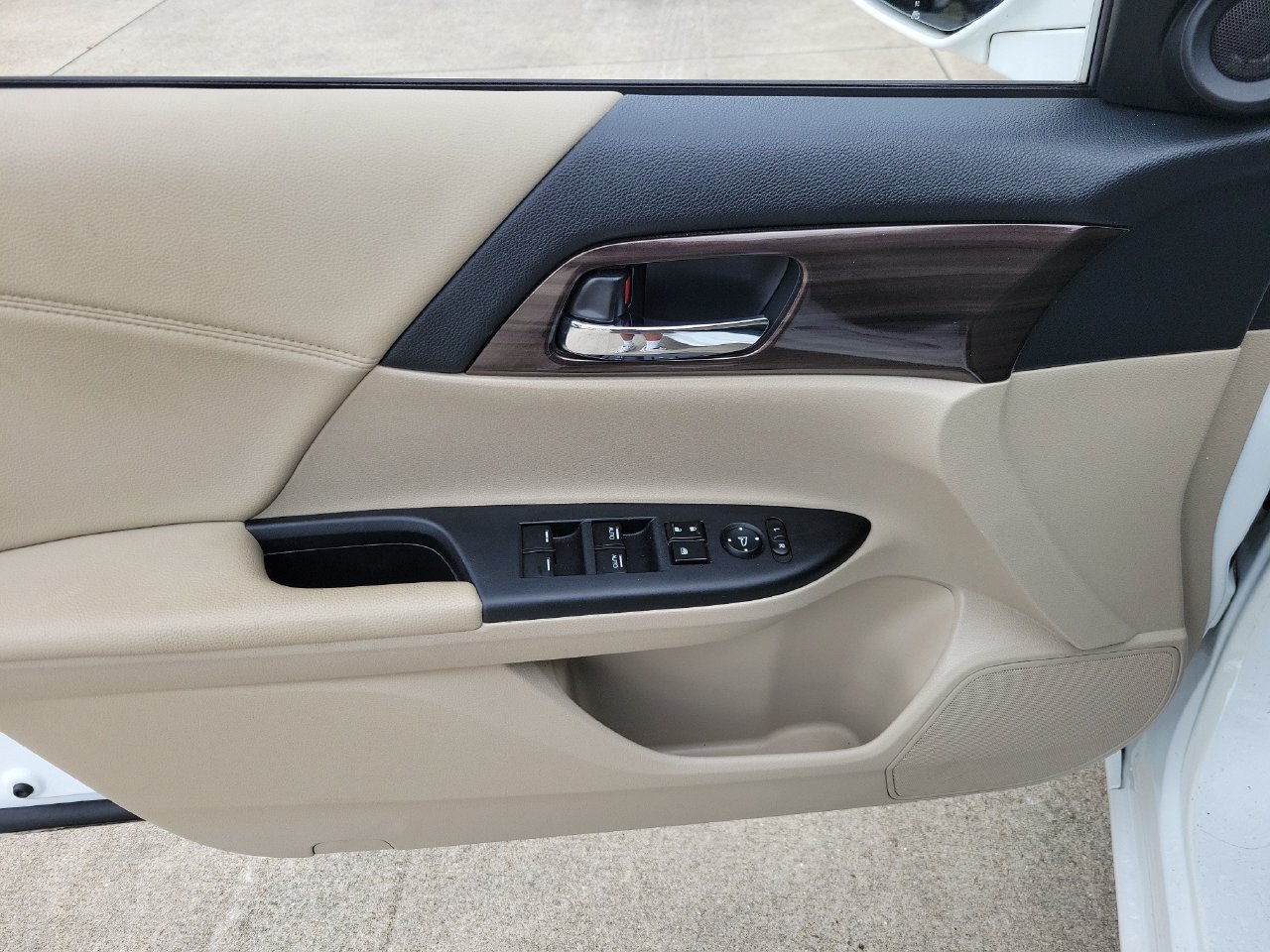 Used 2016 Honda Accord EX image 12