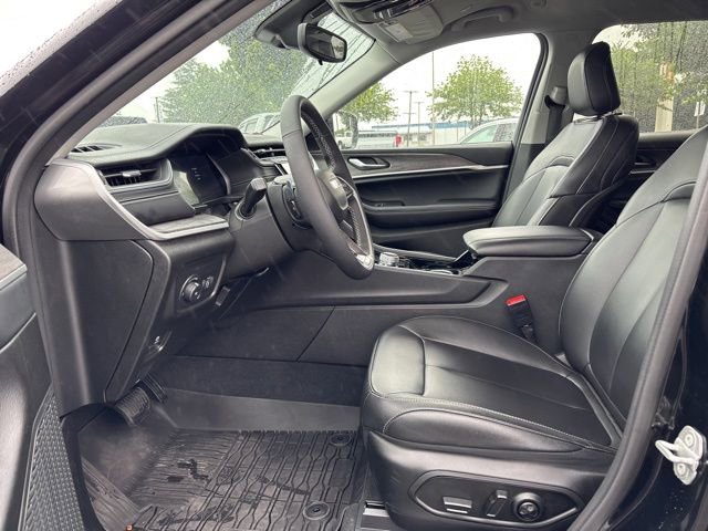 Used 2023 Jeep Grand Cherokee L Limited AWD/4WD image 9