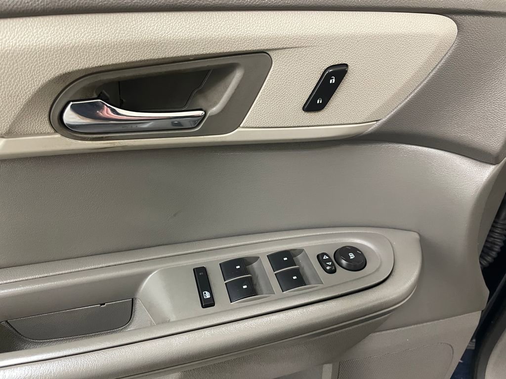 Used 2015 Chevrolet Traverse LS w/ LPO, 'HIT The Road' Package FWD image 7