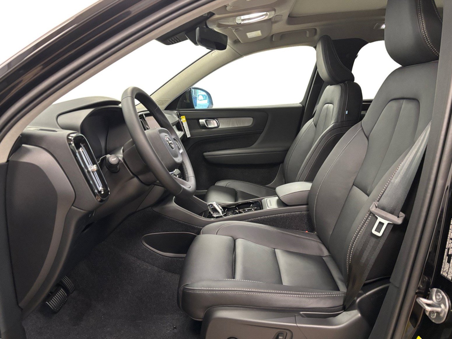 New 2026 Volvo XC40 B5 Plus AWD/4WD image 11