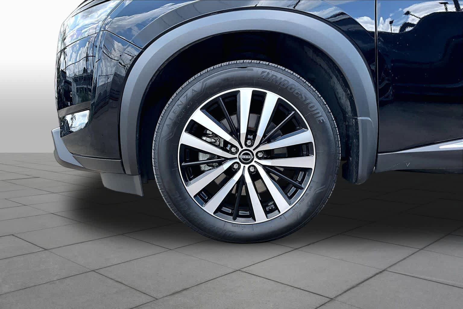Certified 2025 Nissan Pathfinder Platinum w/ Cargo Package FWD image 11