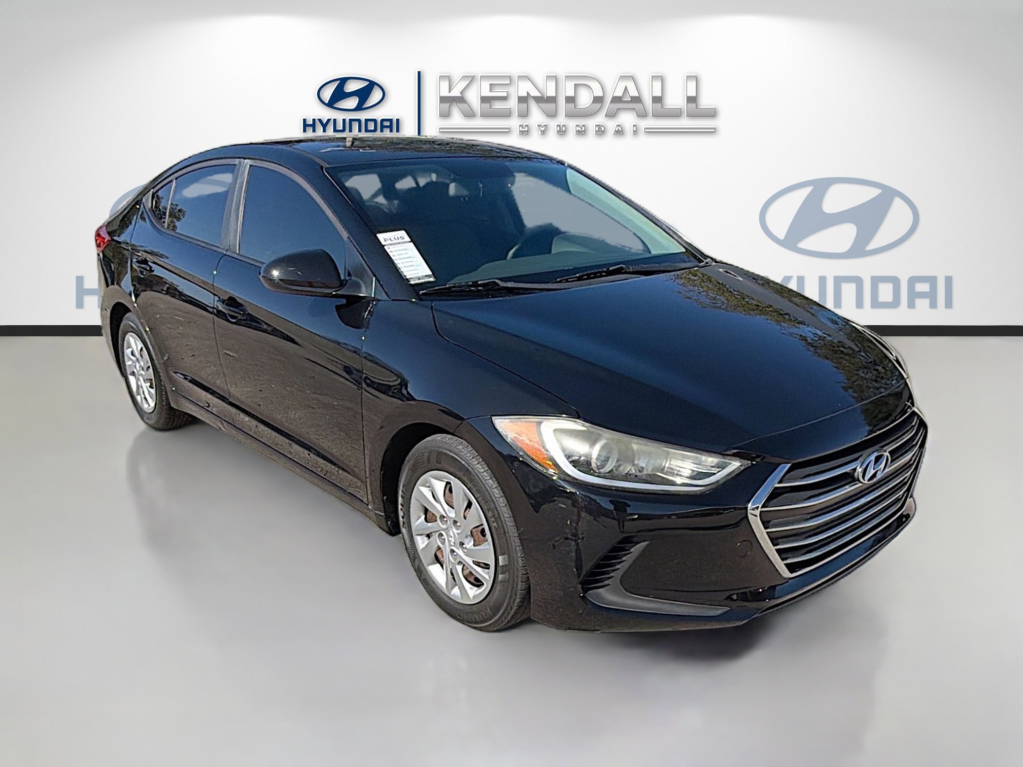 Used 2017 Hyundai Elantra SE image 1
