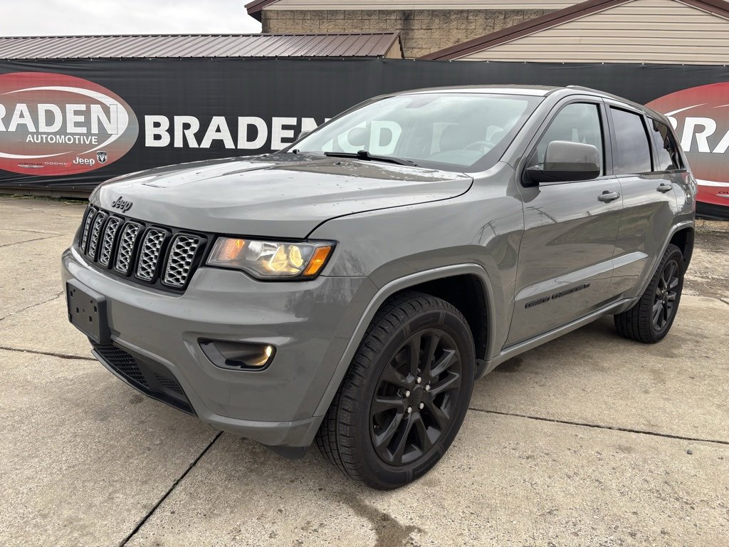 Used 2022 Jeep Grand Cherokee Laredo X image 3