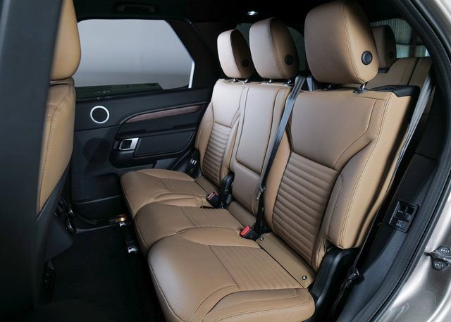 New 2026 Land Rover Discovery Dynamic SE image 5