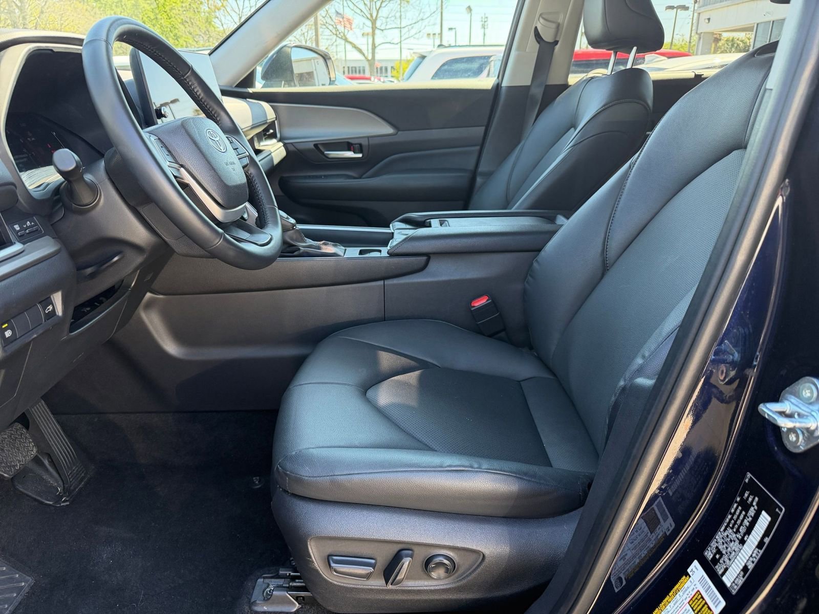 Used 2025 Toyota Grand Highlander FWD image 27