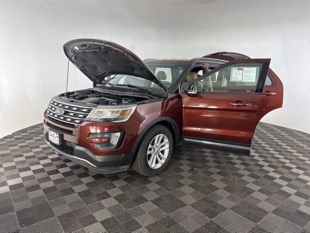 Used 2016 Ford Explorer XLT w/ Equipment Group 201A image 11