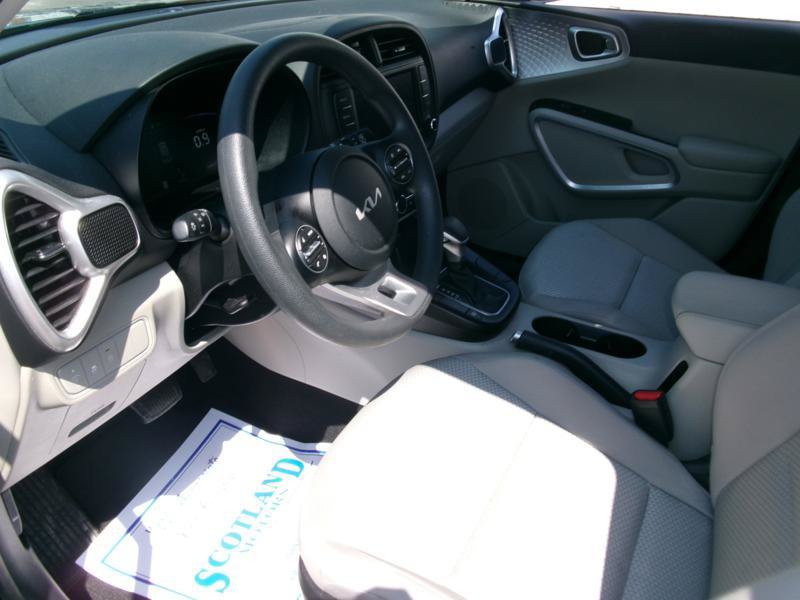 Used 2025 Kia Soul LX FWD image 6