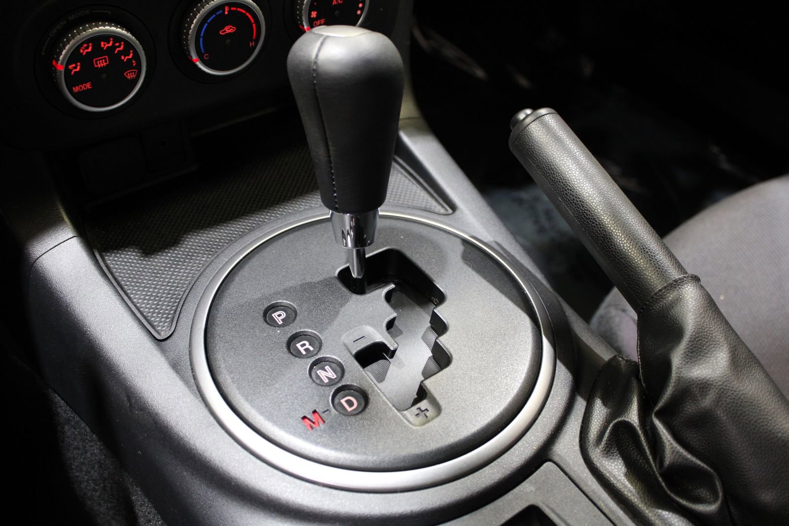 Used 2011 MAZDA MX-5 Miata Touring image 28