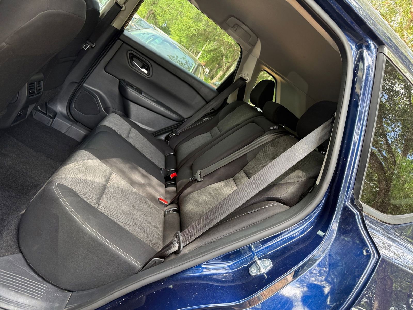 Used 2025 Nissan Rogue SV FWD image 36