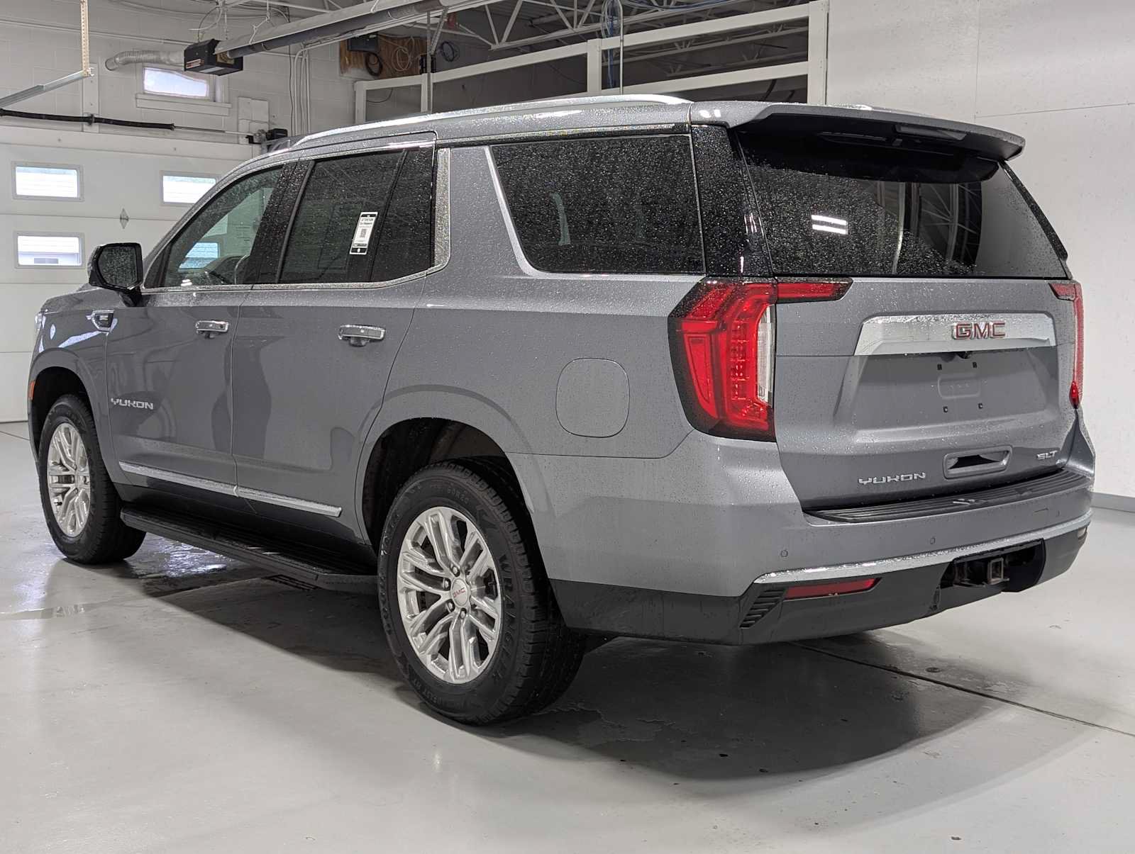 Certified 2022 GMC Yukon SLT w/ SLT Premium Package AWD/4WD image 10