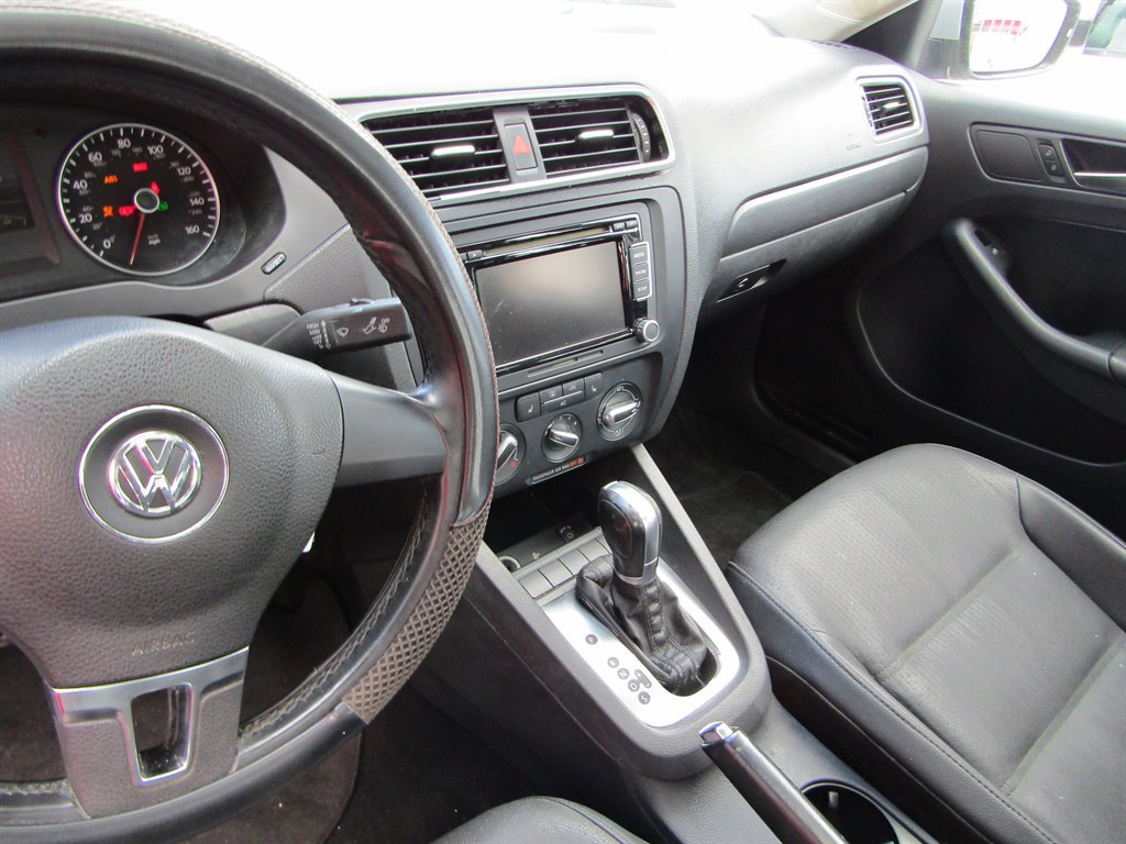 Used 2012 Volkswagen Jetta SE FWD image 9