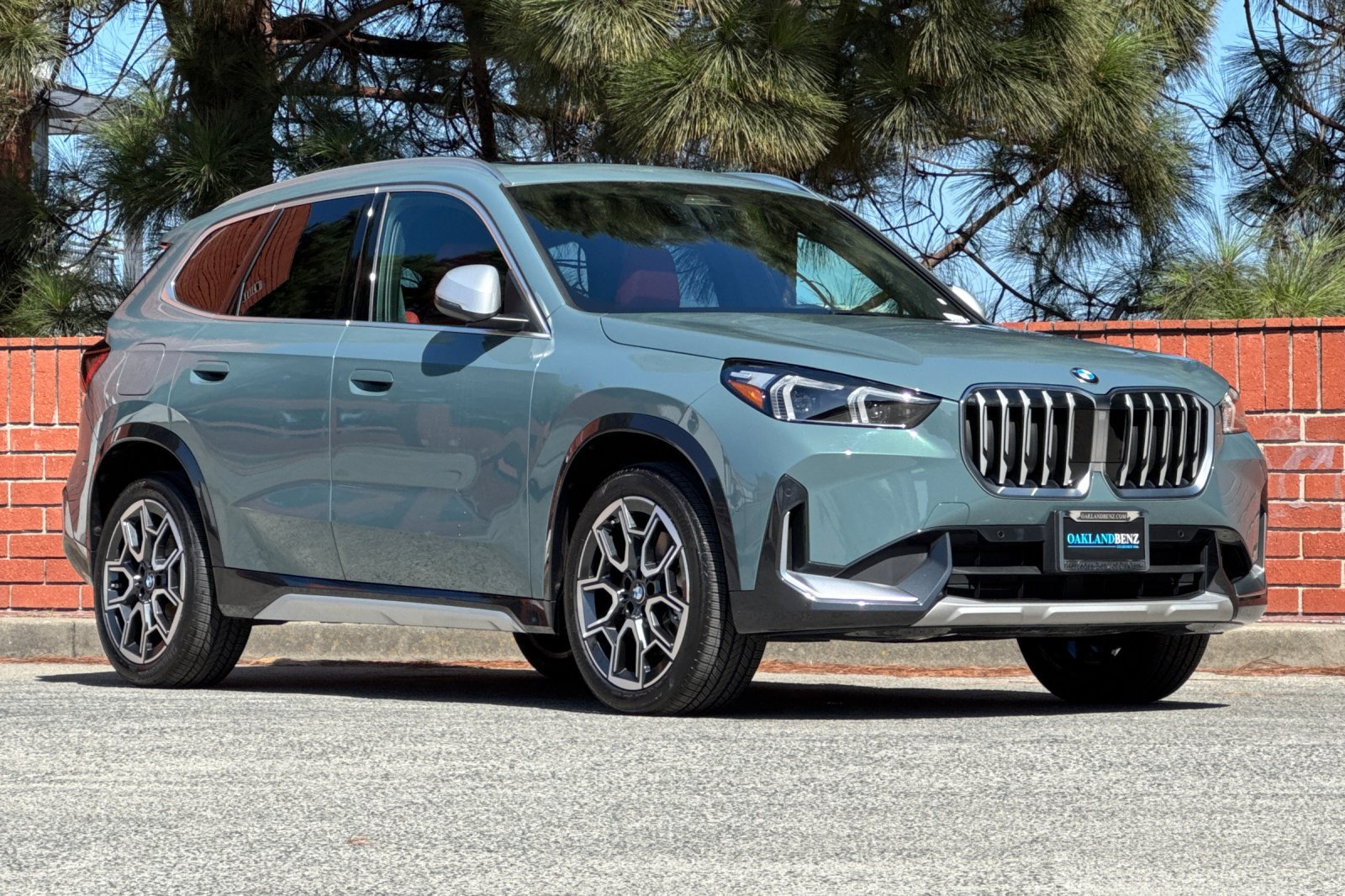 Used 2023 BMW X1 xDrive28i w/ Convenience Package AWD/4WD image 2