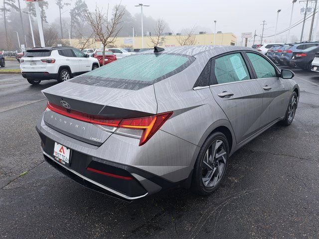 Used 2025 Hyundai Elantra Limited image 7