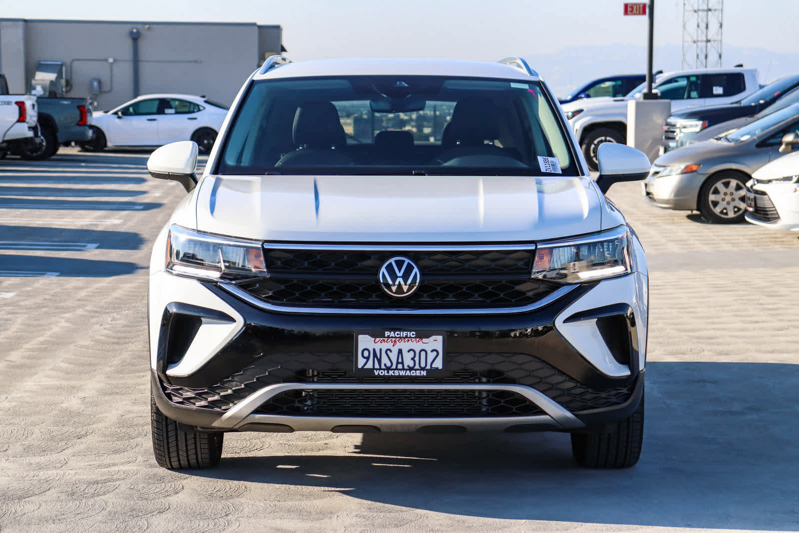 Used 2023 Volkswagen Taos SE image 2