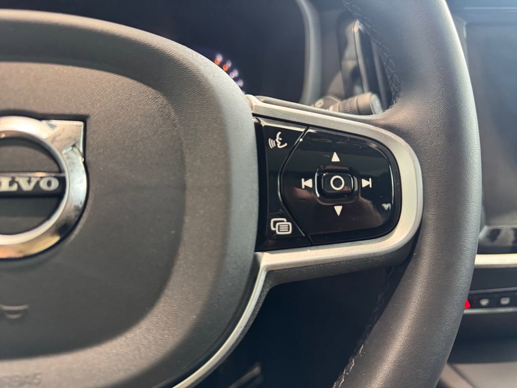 Certified 2025 Volvo V60 B5 Cross Country Plus image 17